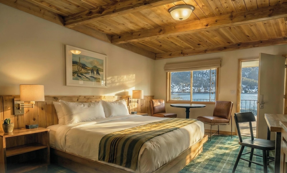 Western Riviera Lakeside Lodging — hotel in Alliance