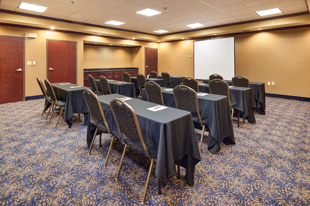 Hampton Inn & Suites Austin South Buda - photo 31