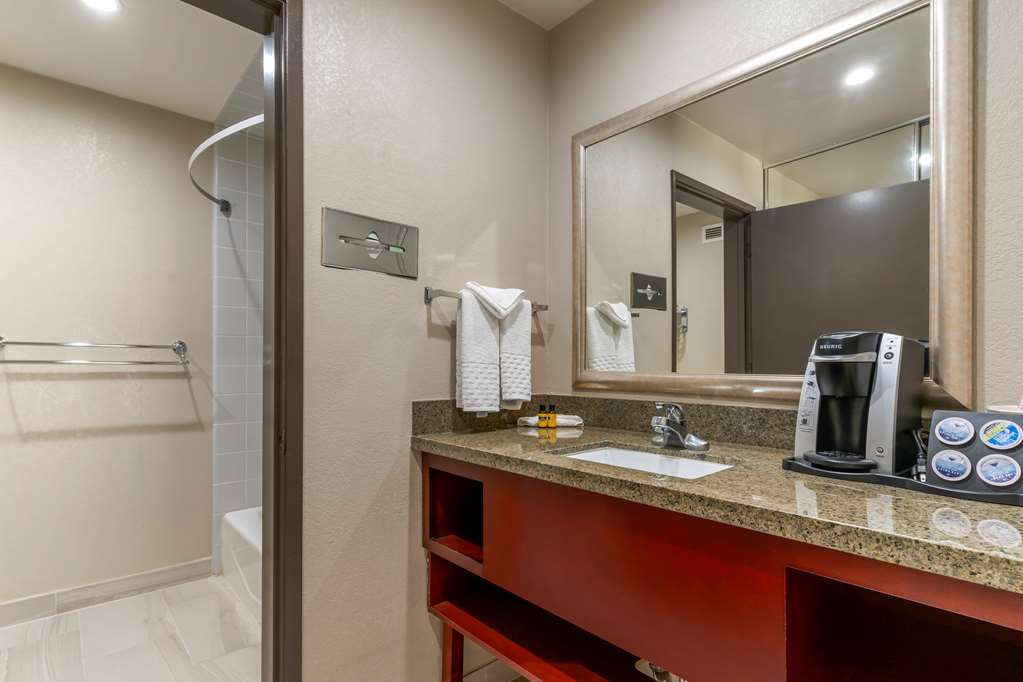 Best Western Plus Forest Park Inn - photo 56