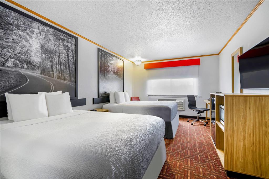 Super 8 by Wyndham Eveleth - photo 41