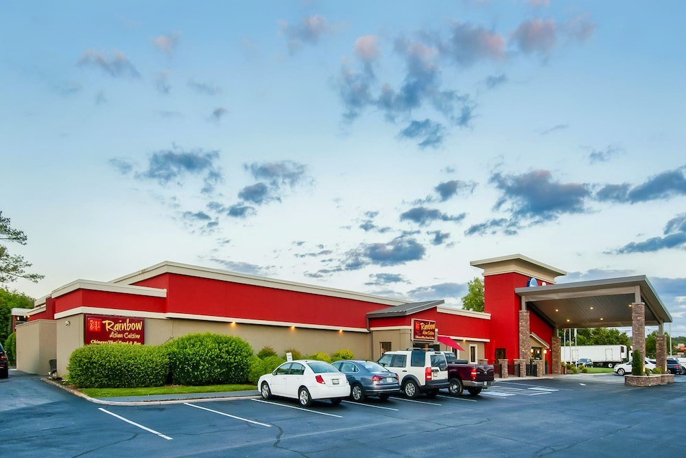 Days Inn & Suites by Wyndham Johnson City - photo 22