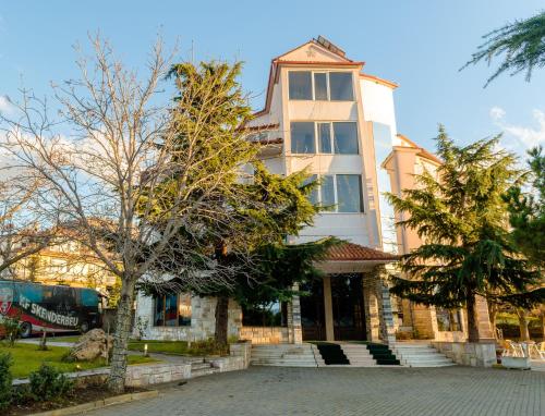Hotel George — hotel in Korce