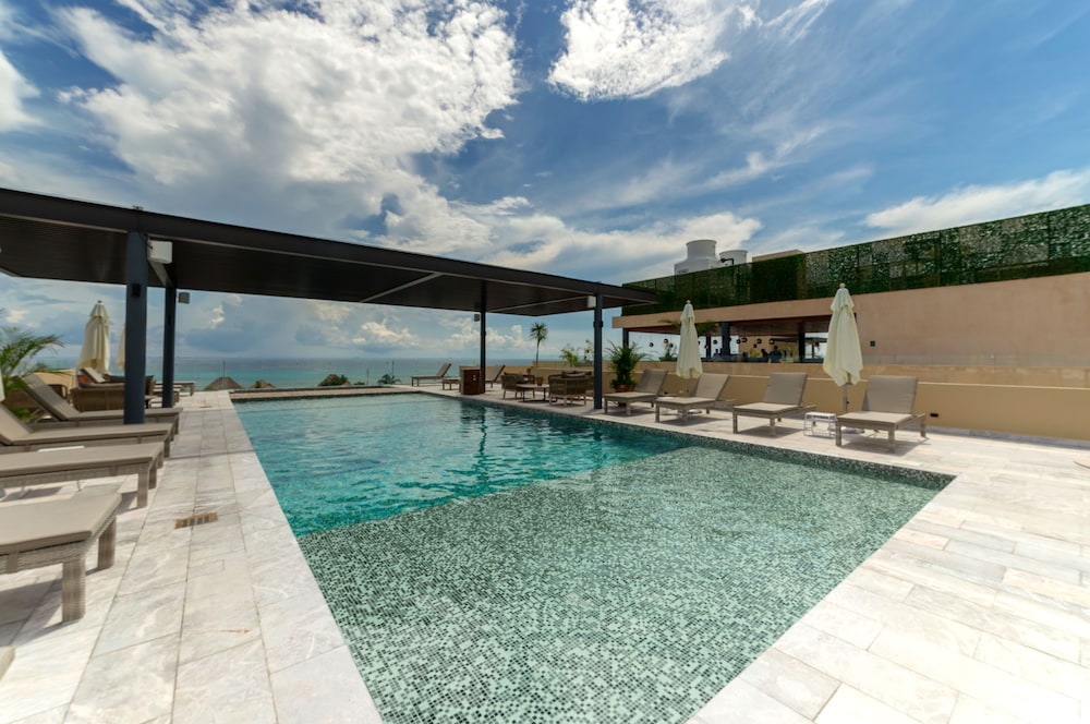 Rooftop pool
