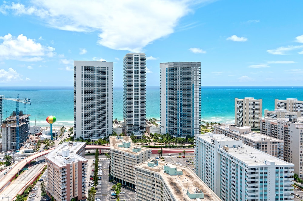 Private Residences at Beachwalk by SoFla Vacations - photo 20