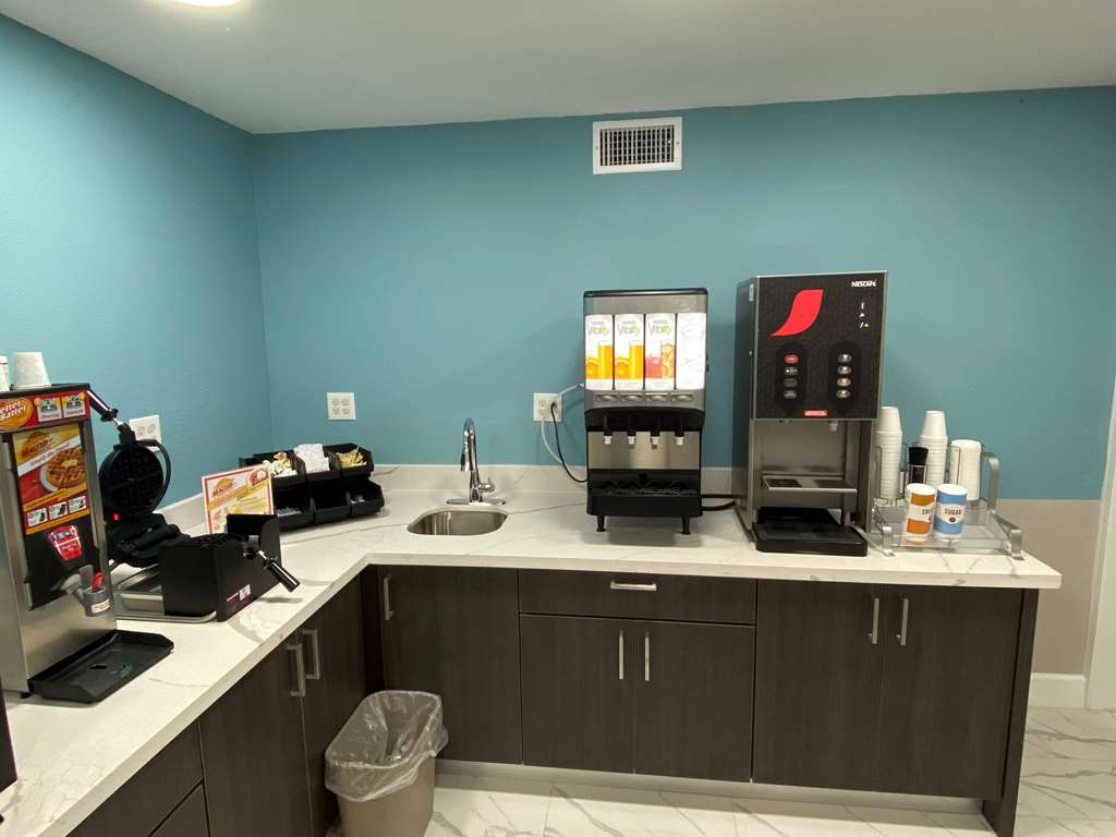 Days Inn by Wyndham Waco University Area - photo 38