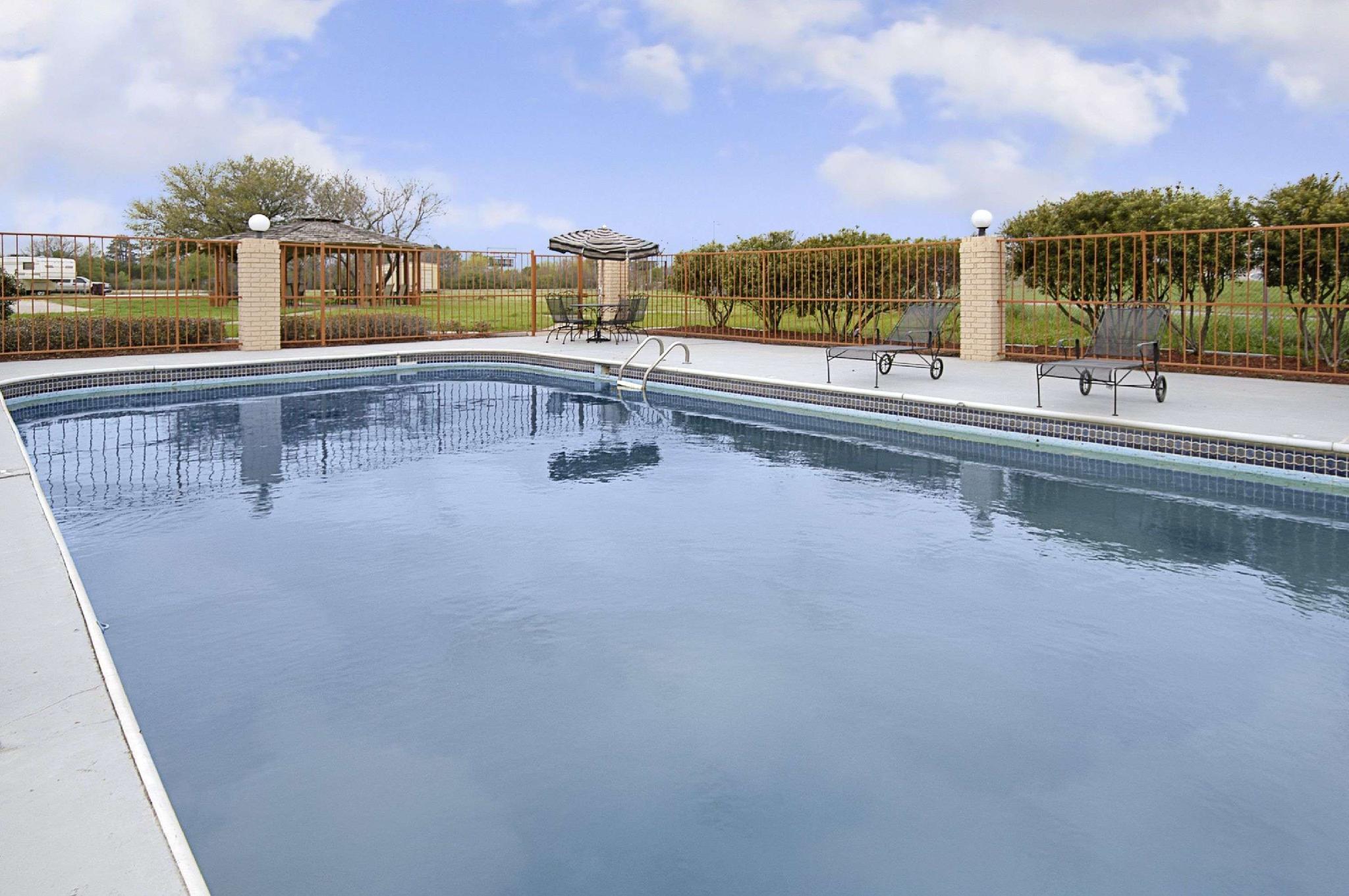 Super 8 by Wyndham Rayville - photo 4