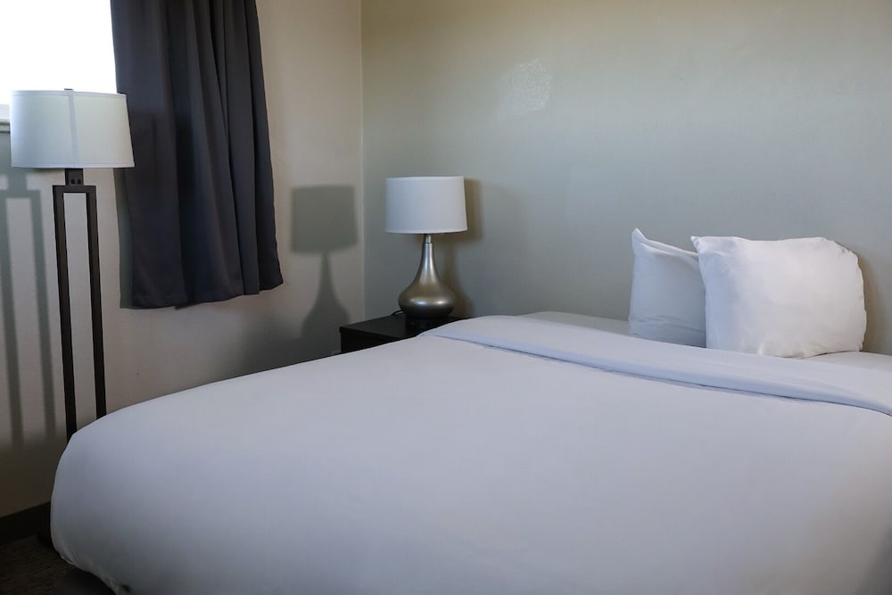 La Junta Inn - photo 23