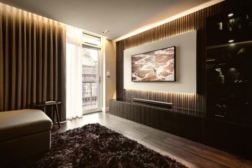 The Acacia Luxury with Private Balcony & Two Parking Spaces — 4-Star Luxury Hotel in Leicester, United Kingdom
