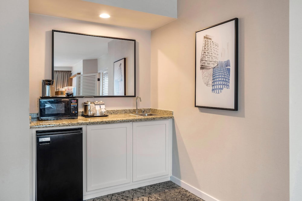 Sheraton Suites Wilmington Downtown - photo 9