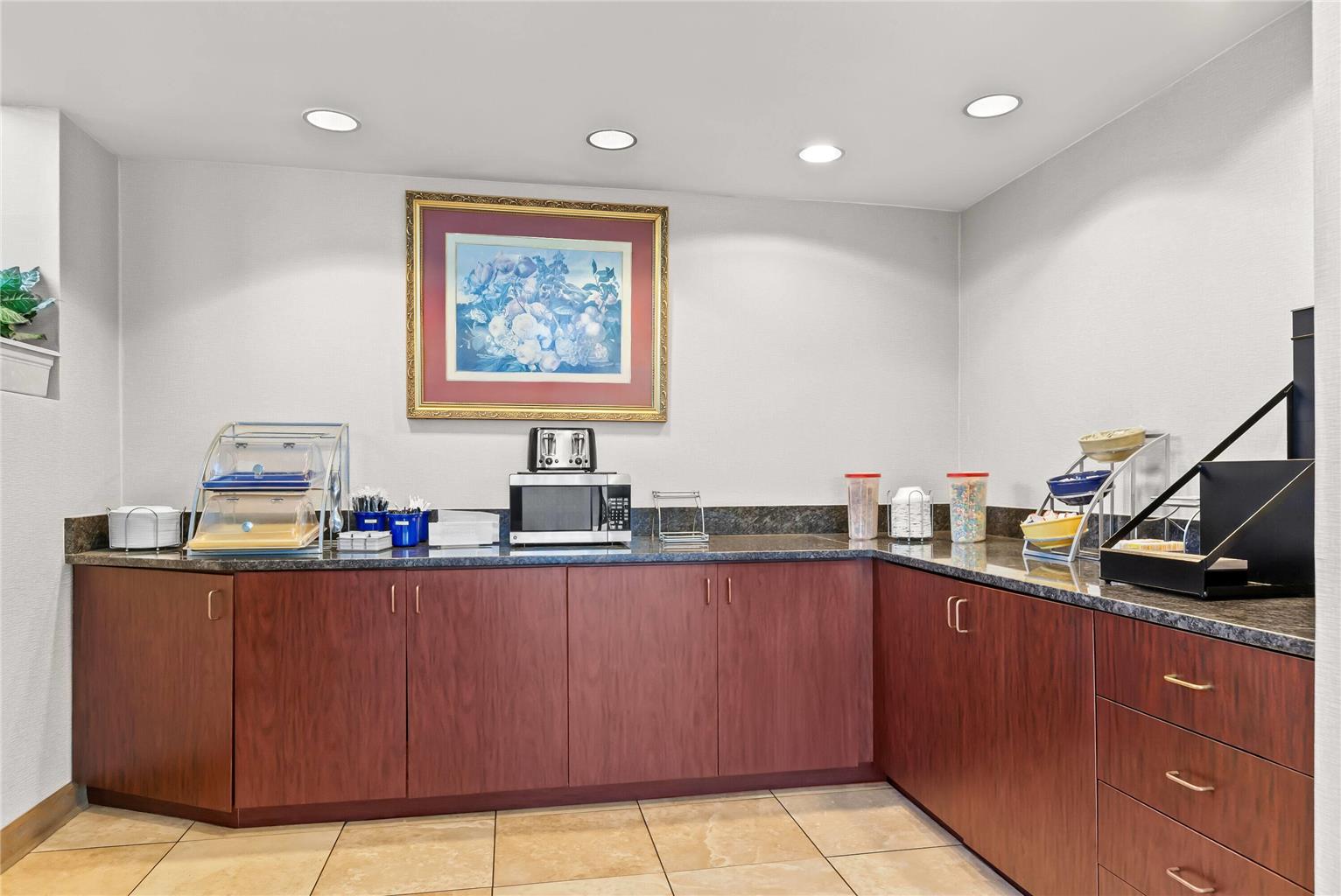 Days Inn by Wyndham Saint Pauls - photo 28