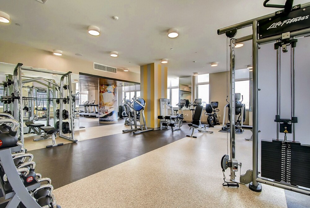 Global Luxury Suites at Newport - photo 55