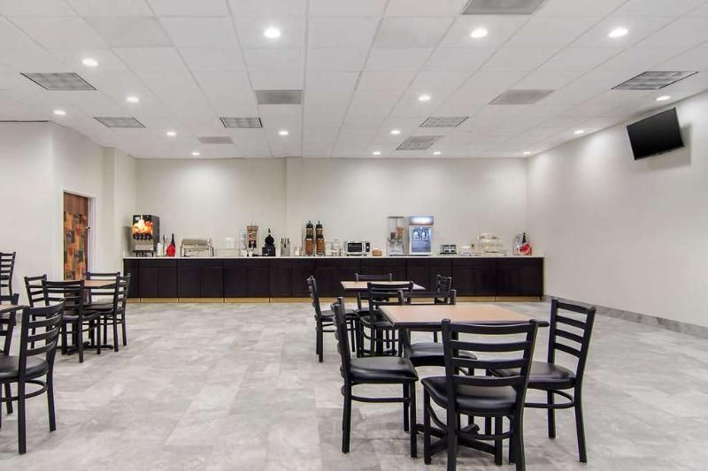 Suburban Extended Stay Hotel - photo 6