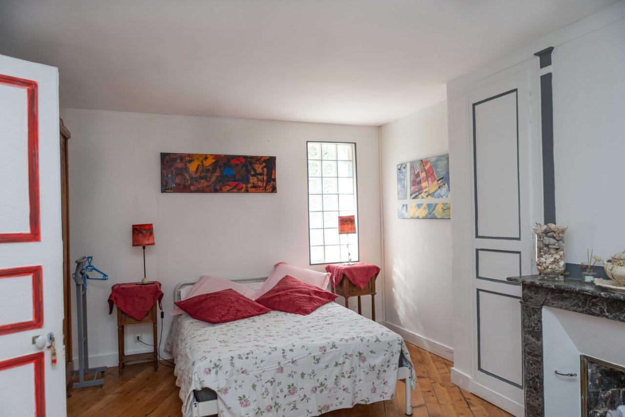 Chambre D’hotes Les Jardins de Marie Sci Charles III in Bernay, France