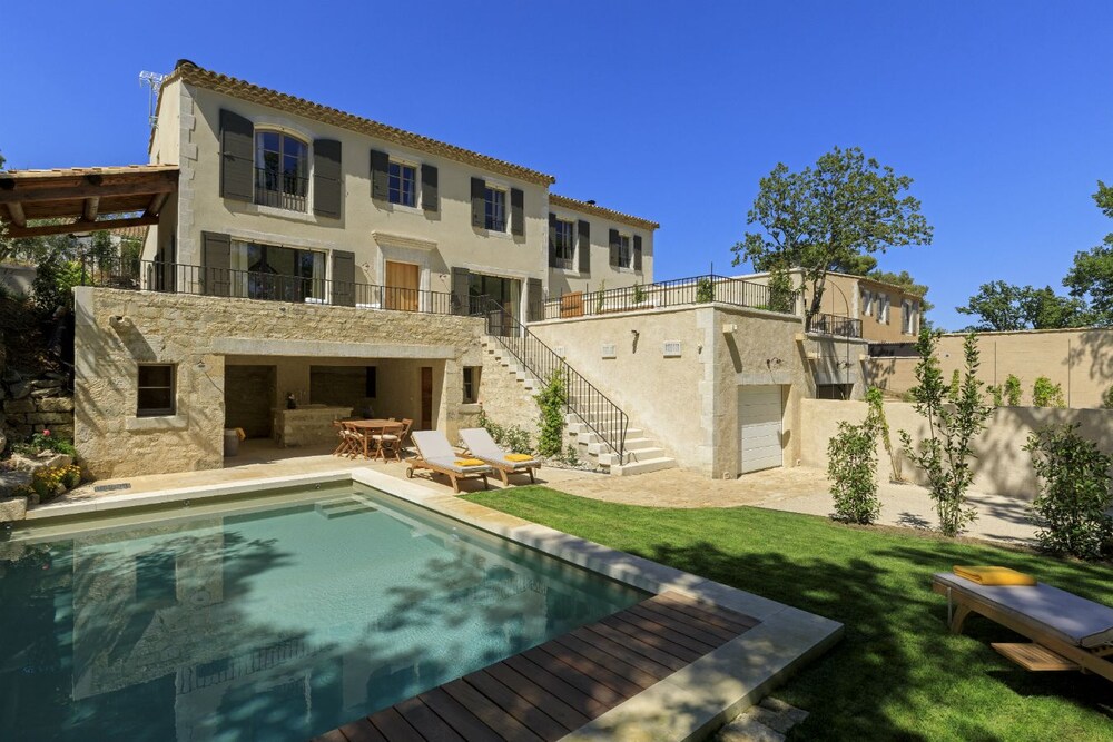 Les Bastides du Mas de l'Amarine — 4-Star Luxury Hotel in Saint-Remy-De-Provence, France