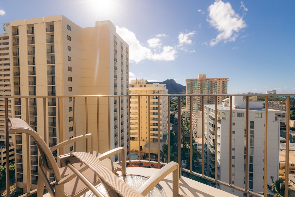 Waikiki Beach Marriott Resort & Spa - photo 47