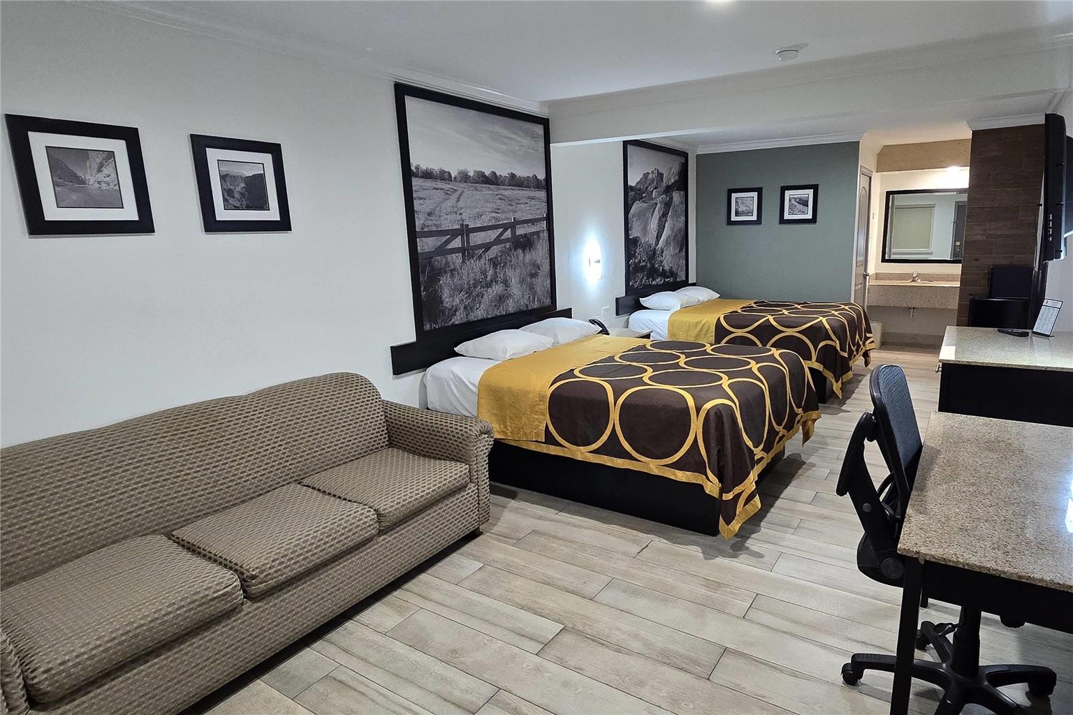 Super 8 Wyndham McAllen Downtown City Center Plaza Mall Airport - photo 8