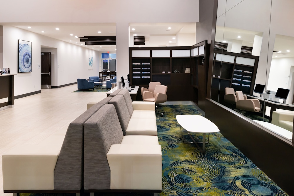 Holiday Inn Hotel & Suites Farmington Hills Detroit NW an IHG Hotel - photo 2