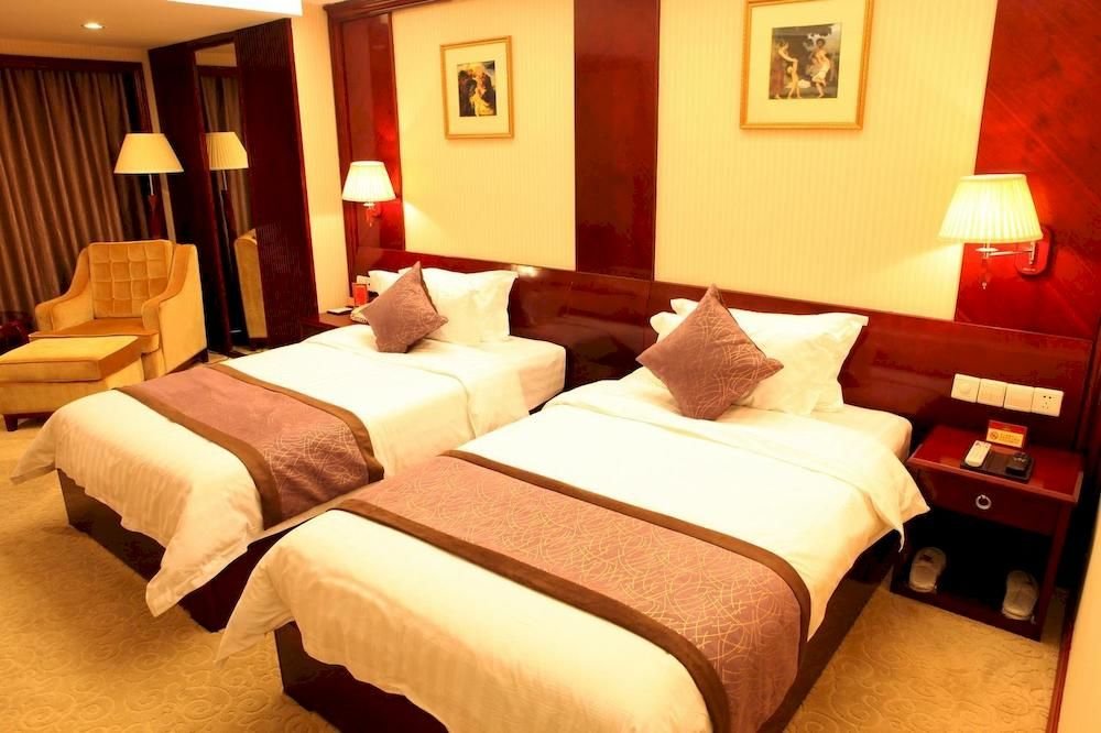 Vienna International Hotel — hotel in Yunfu