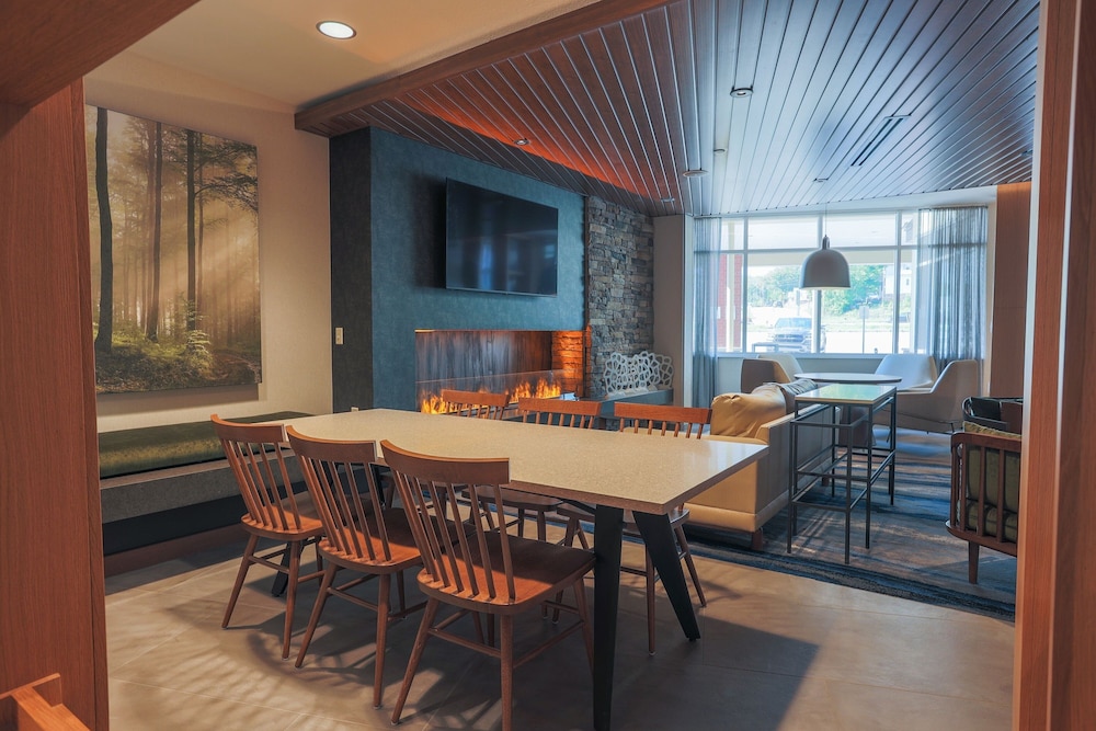 Fairfield Inn & Suites by Marriott Marquette - photo 6