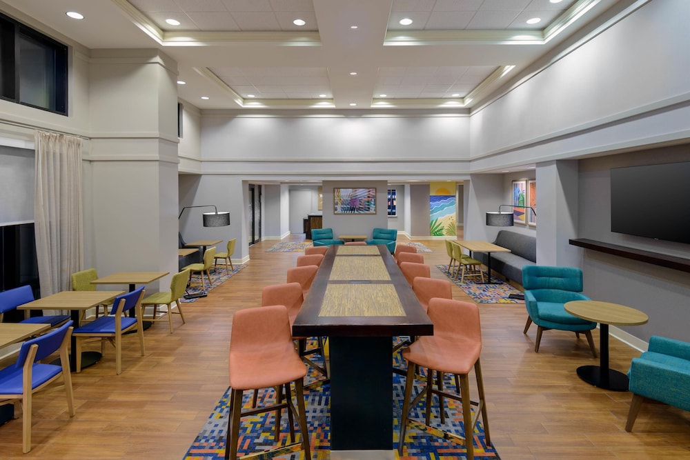 Hampton Inn & Suites Pensacola Gulf Breeze - photo 2