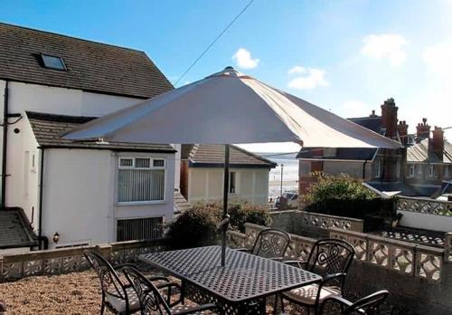Ivy House Seafront house with garden seating and stunning sea views Ocholo Villas