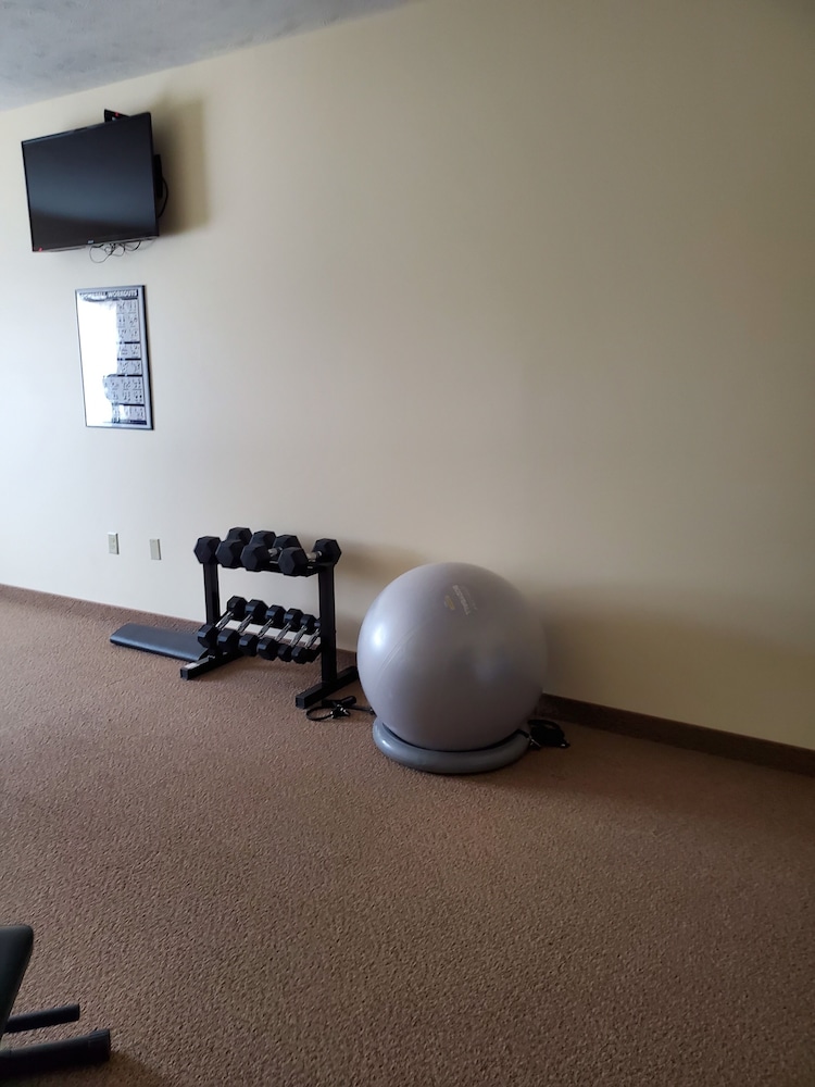 Edgewood Hotel & Suites - photo 32