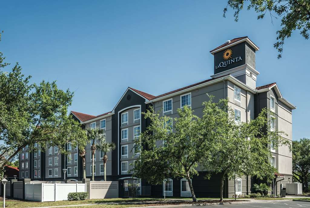 La Quinta Inn & Suites by Wyndham Orlando Lake Mary - photo 3