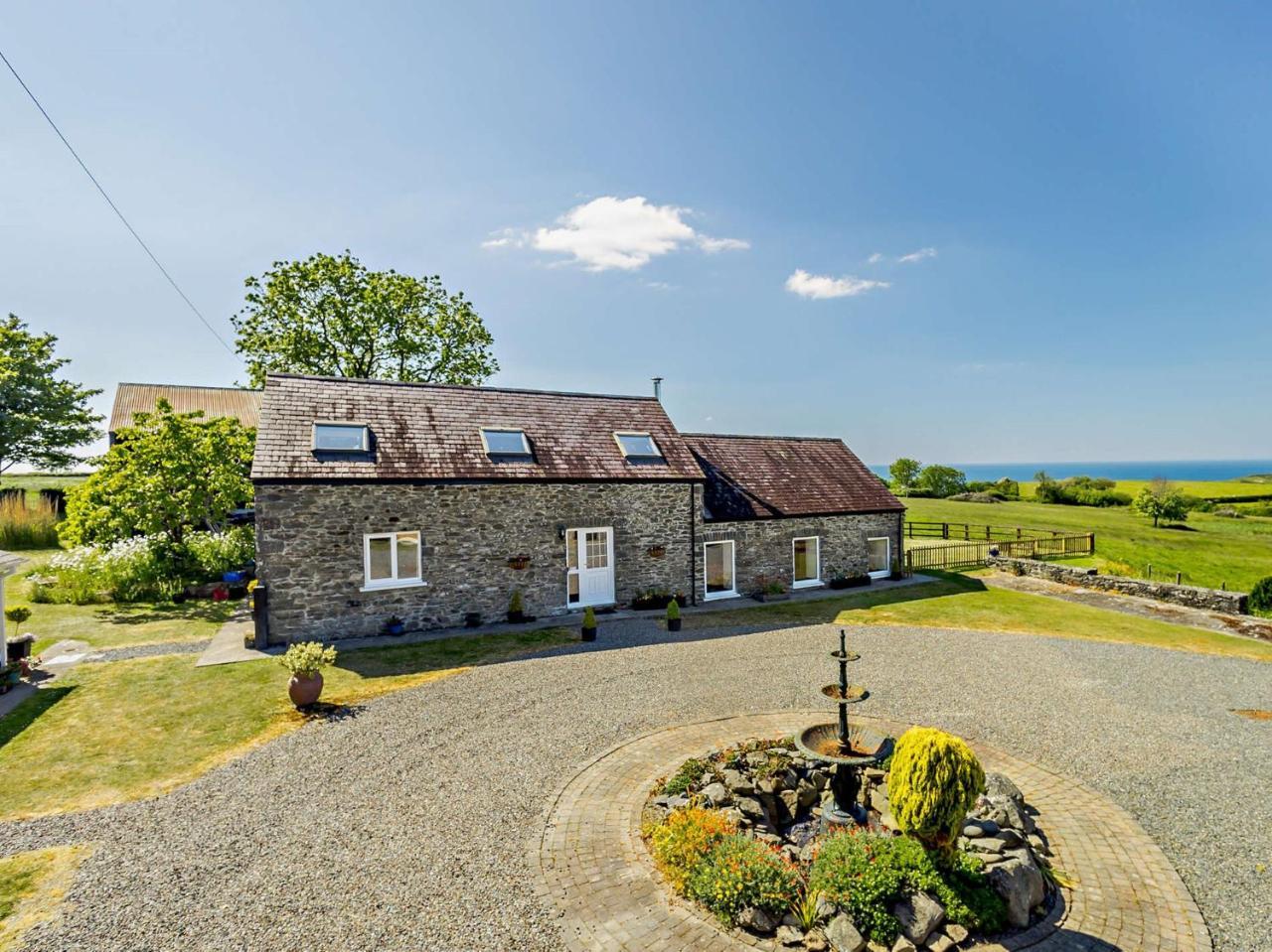 4 Bed in Aberaeron 92072 - last minute hotel in Unknown City