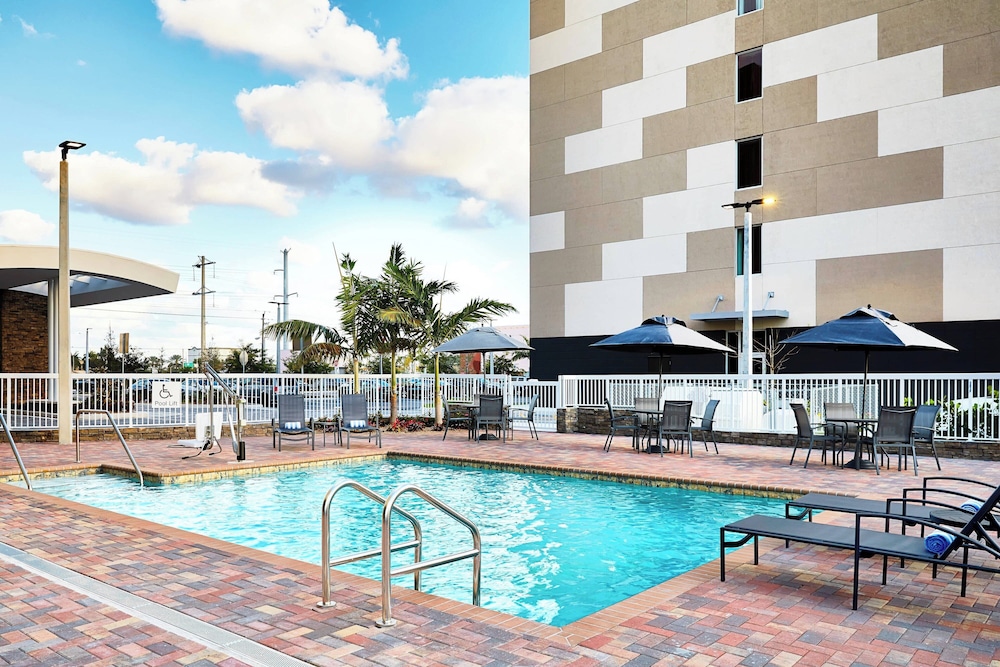 AC Hotel by Marriott Miami Airport West Doral - photo 23