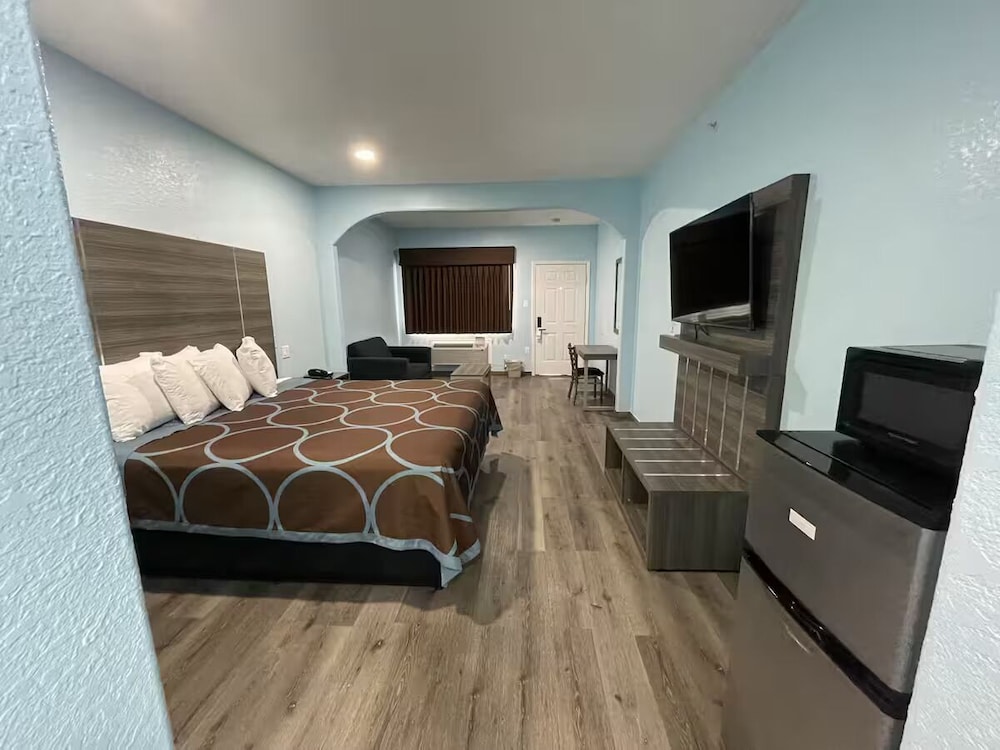 Super Stay Inn Humble IAH East - photo 4