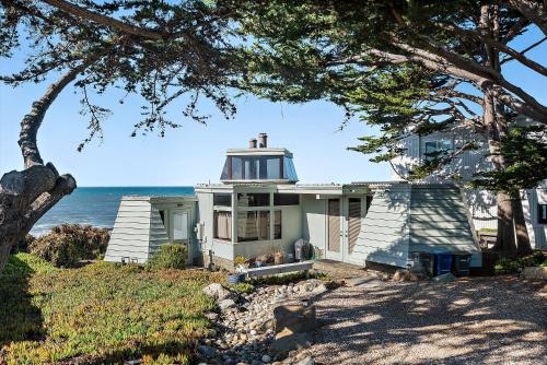 Oceanfront Cottage — 4-Star Luxury Hotel in Cambria, United States