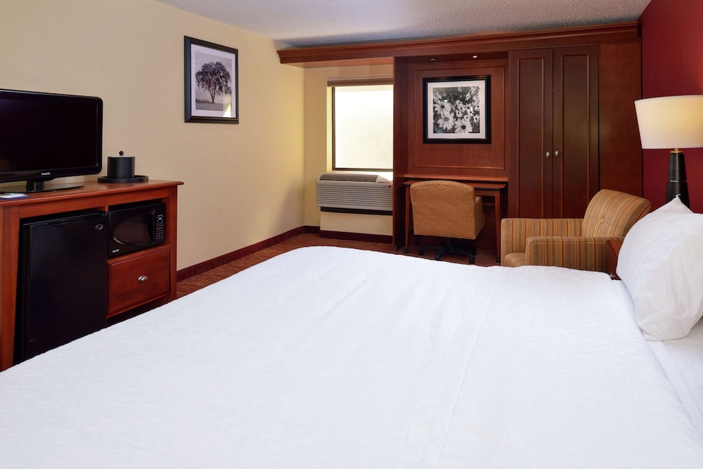 Hampton Inn Columbus East - photo 9