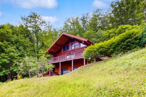 Red Lantern Lodge — 4-Star Luxury Hotel in Sylva, United States