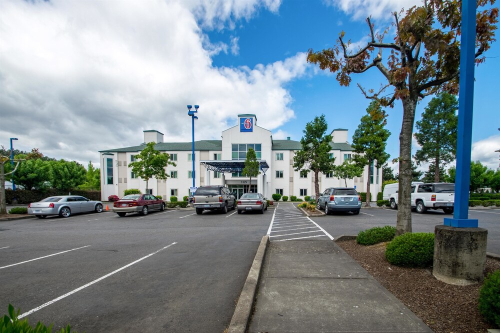 Motel 6 Portland North - photo 26