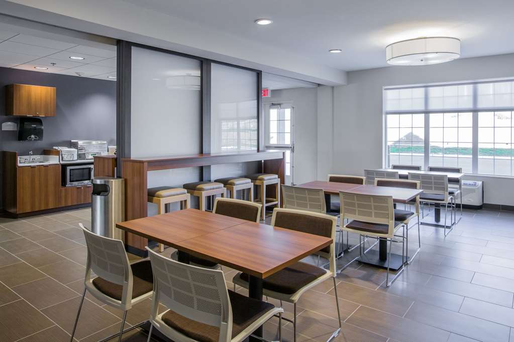 Microtel Inn & Suites By Wyndham Tioga - photo 16