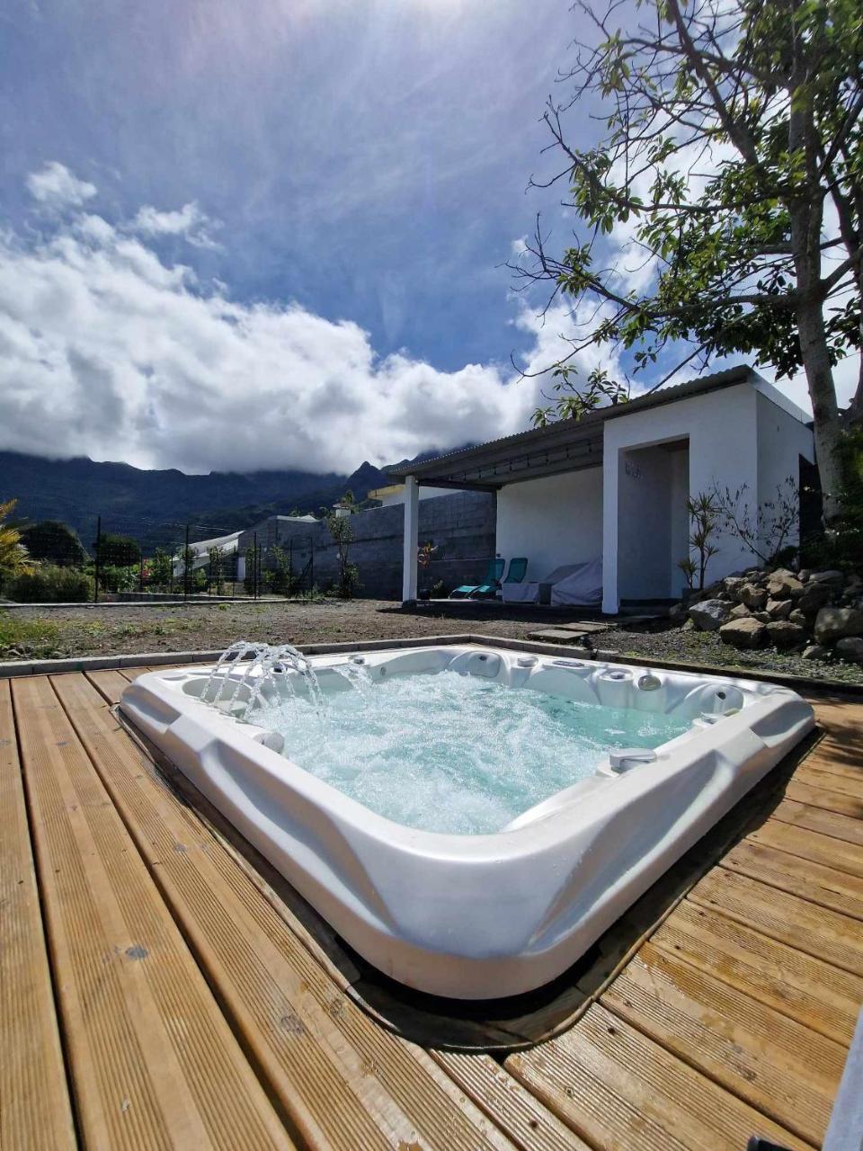 Fleurs Jaunes Cilaos in Cilaos, Réunion