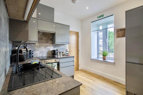The Yorkshire Crown Luxury Apartment FREE PARKING Nearby