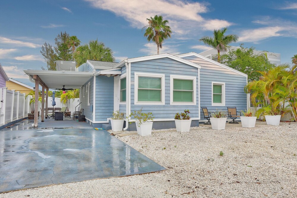 Good Vibrations Beach House — 4-Star Luxury Hotel in Saint Pete Beach, United States