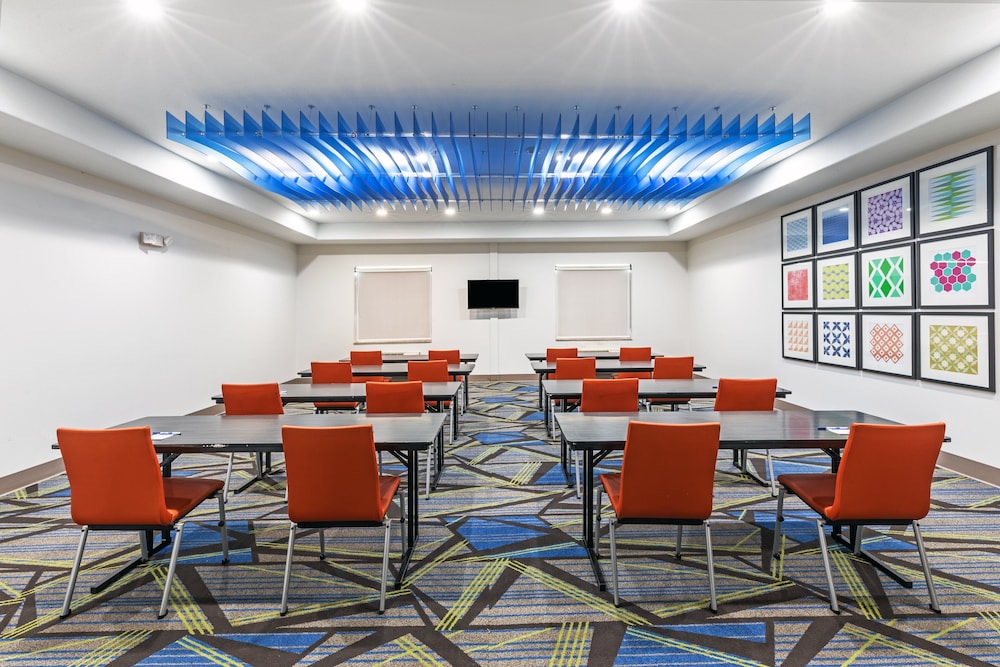 Holiday Inn Express Hotel & Suites Vidor South - photo 48