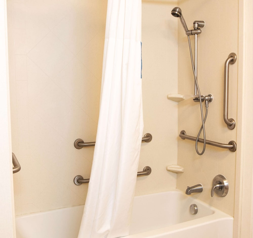 Hampton Inn Gloucester - photo 26