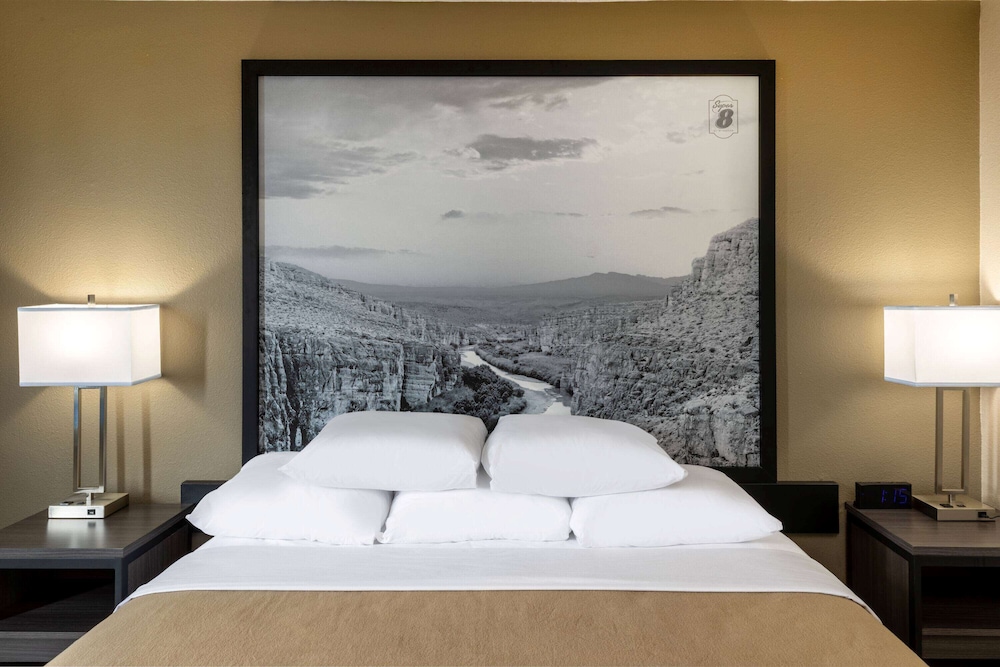 Super 8 by Wyndham Laredo - photo 16