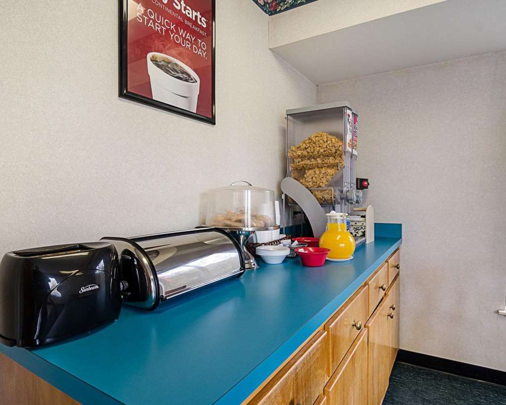 Econo Lodge Richmond North - photo 23