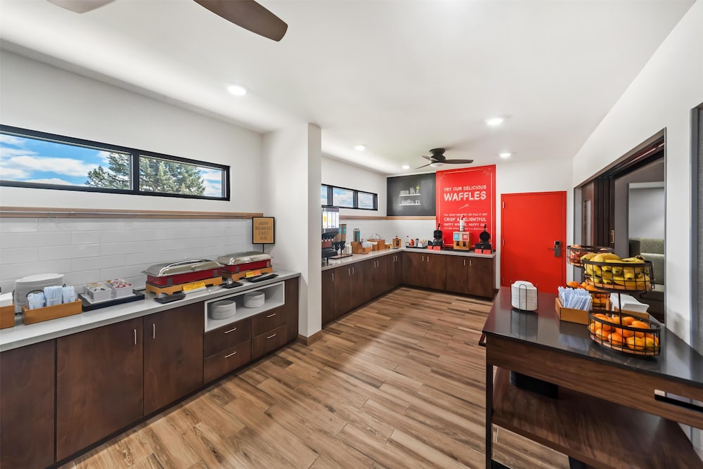 Hampton Inn North Platte - photo 32
