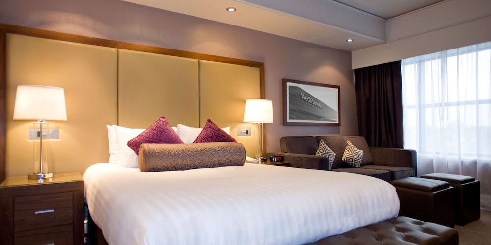 Sandman Signature London Gatwick Hotel - carbon neutral hotel in Crawley
