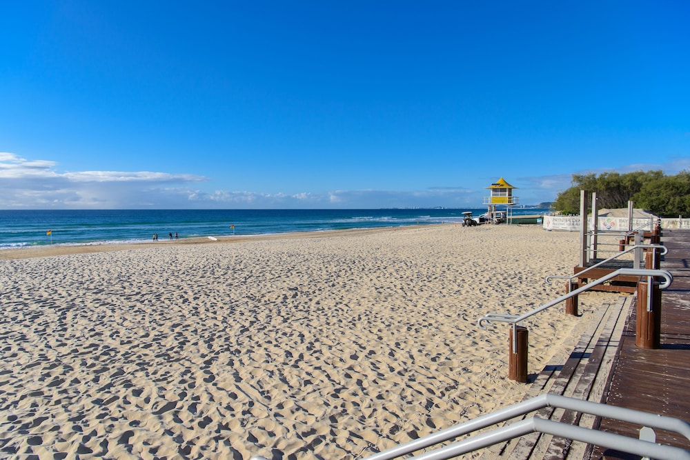 Broadbeach Shop Dine & Unwind — 4-Star Luxury Hotel in Gold Coast, Australia