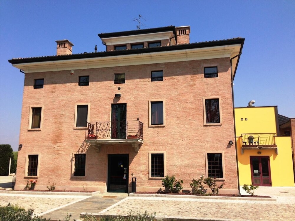 La Locanda Di Sant'Agata — hotel in Rubiera