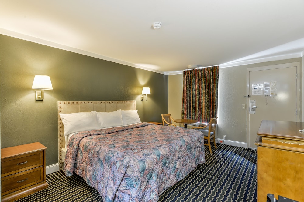 Wake Inn - photo 6