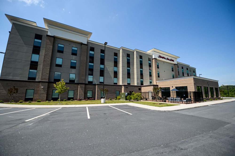 Hampton Inn & Suites Lenoir - photo 68