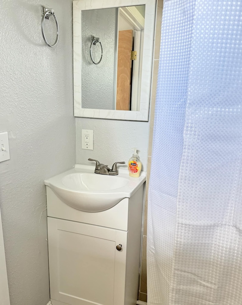 Midtown Oasis - photo 16