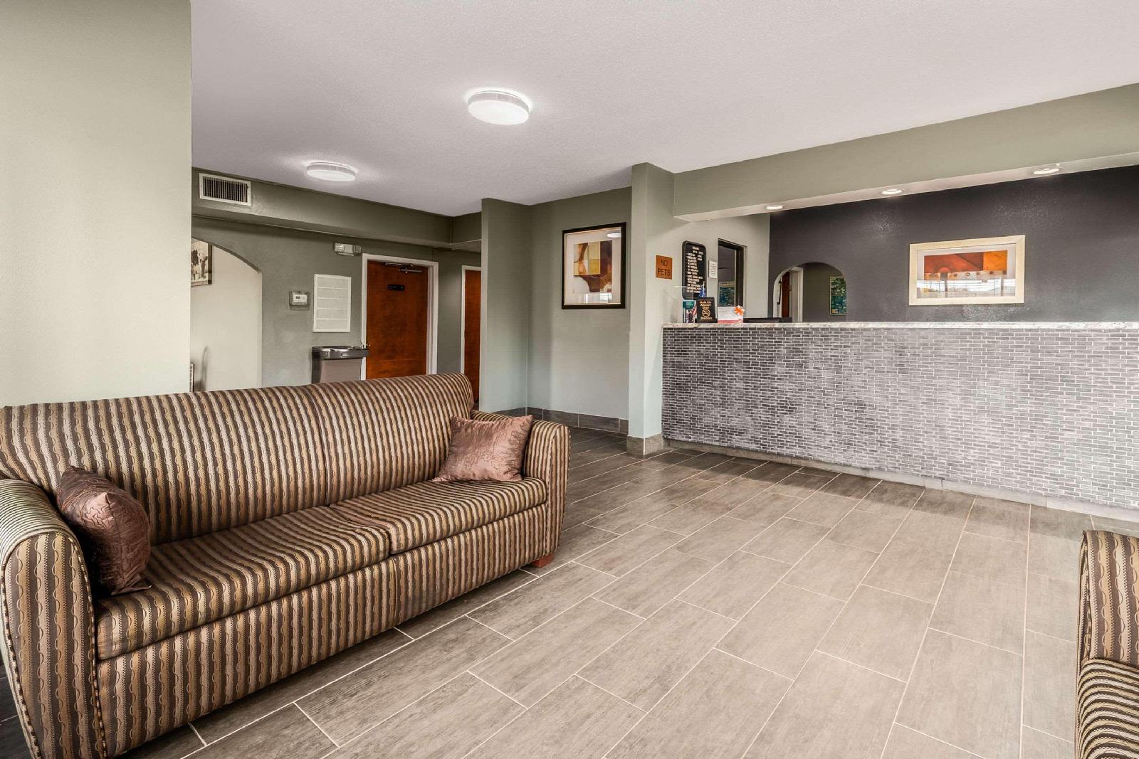 Southern Inn and Suites - photo 9